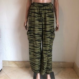 Forever 21 Zebra Print Toggle Drawstring Joggers Denim Cargo Pant Women’s Size S